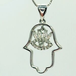 Chic Silver Necklace with Eye Pendant